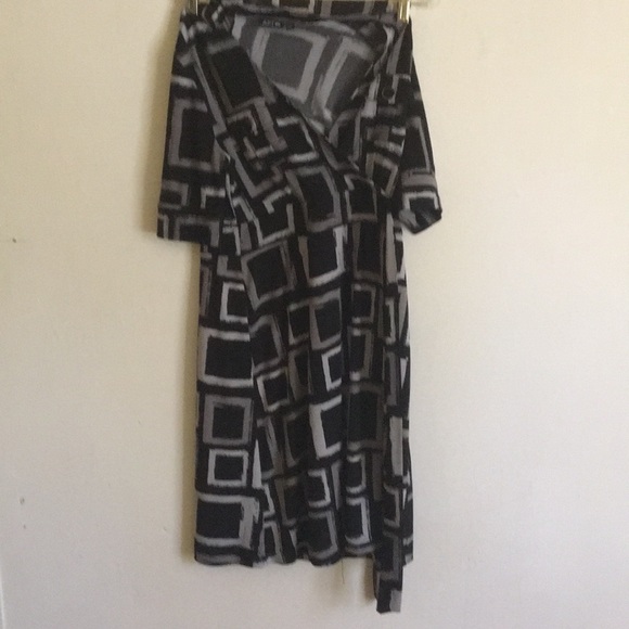 Dress - Picture 1 of 3